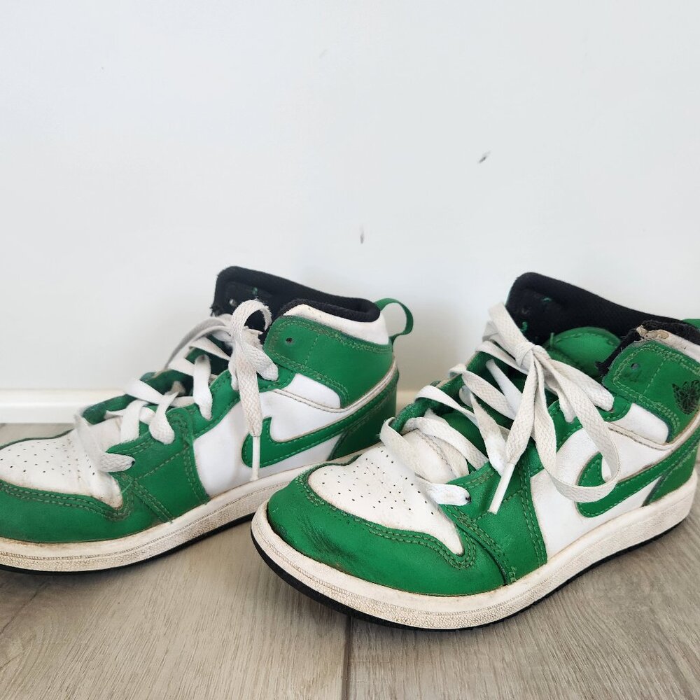 Nike Air Jordan 1 Lucky Green Youth Shoes DQ8424-301 Size 1Y